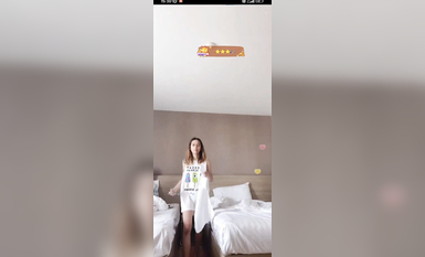 最新《瘋狂抖音》外篇之《抖音擦邊4》顏值主播各顯神通 閃現走光 刷邊瘋狂作死 扣逼漏奶 (9)