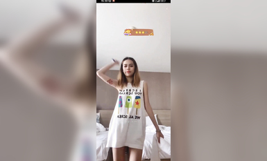 最新《瘋狂抖音》外篇之《抖音擦邊4》顏值主播各顯神通 閃現走光 刷邊瘋狂作死 扣逼漏奶 (9)