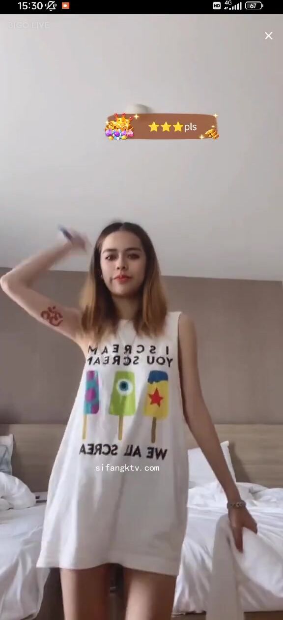 最新《瘋狂抖音》外篇之《抖音擦邊4》顏值主播各顯神通 閃現走光 刷邊瘋狂作死 扣逼漏奶 (9)