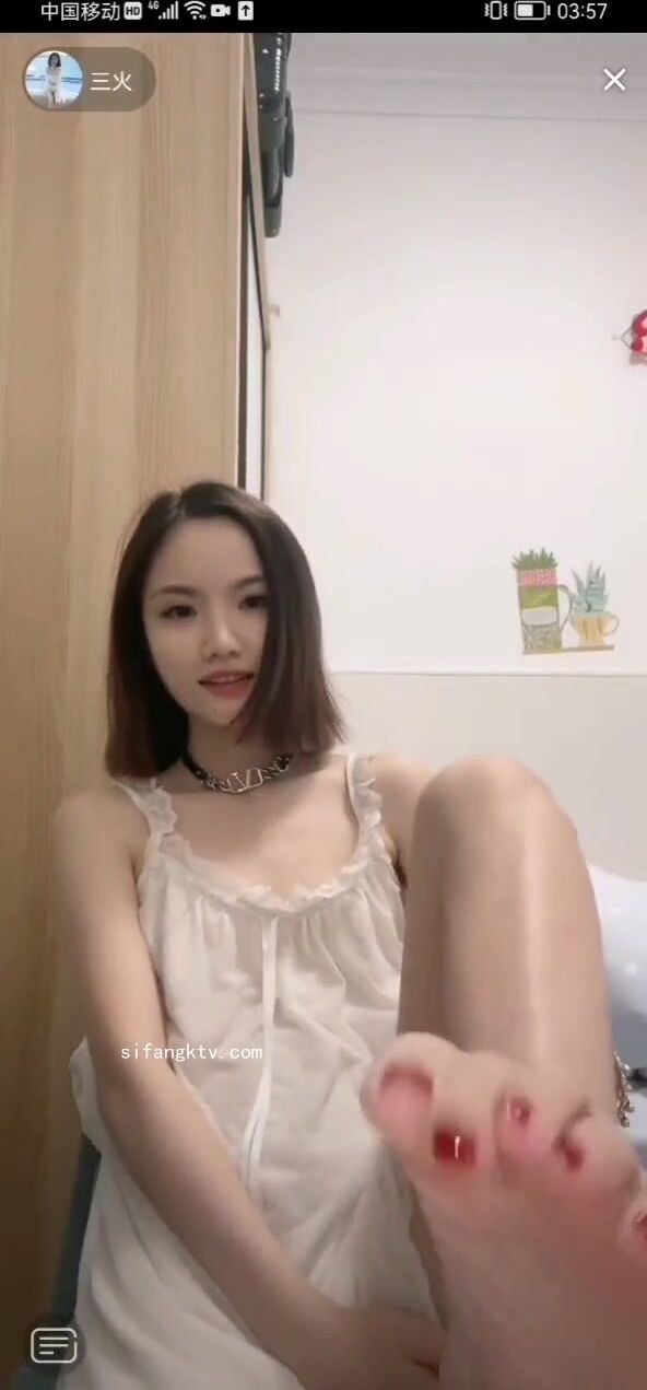 最新《瘋狂抖音》外篇之《抖音擦邊4》顏值主播各顯神通 閃現走光 刷邊瘋狂作死 扣逼漏奶 (117)