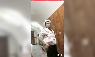 最新《瘋狂抖音》外篇之《抖音擦邊4》顏值主播各顯神通 閃現走光 刷邊瘋狂作死 扣逼漏奶 (74)