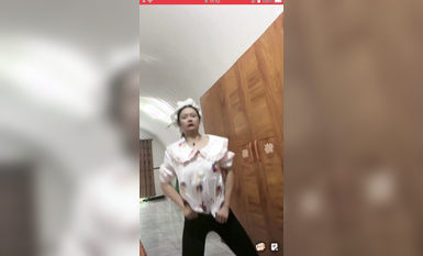 最新《瘋狂抖音》外篇之《抖音擦邊4》顏值主播各顯神通 閃現走光 刷邊瘋狂作死 扣逼漏奶 (74)