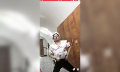 最新《瘋狂抖音》外篇之《抖音擦邊4》顏值主播各顯神通 閃現走光 刷邊瘋狂作死 扣逼漏奶 (74)