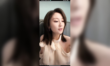 最新《瘋狂抖音》外篇之《抖音擦邊4》顏值主播各顯神通 閃現走光 刷邊瘋狂作死 扣逼漏奶 (15)