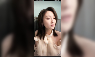 最新《瘋狂抖音》外篇之《抖音擦邊4》顏值主播各顯神通 閃現走光 刷邊瘋狂作死 扣逼漏奶 (15)