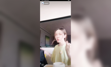 最新《瘋狂抖音》外篇之《抖音擦邊4》顏值主播各顯神通 閃現走光 刷邊瘋狂作死 扣逼漏奶 (39)