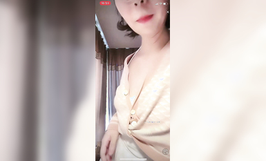 最新《瘋狂抖音》外篇之《抖音擦邊4》顏值主播各顯神通 閃現走光 刷邊瘋狂作死 扣逼漏奶 (274)