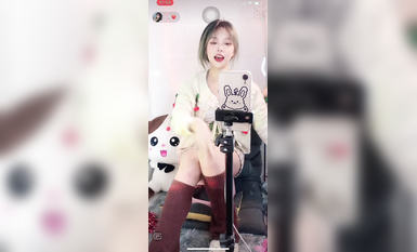 最新《瘋狂抖音》外篇之『三亞美女2』極品三亞外圍美女大秀身材 作死大尺度 摳B揉乳擠奶 (36)