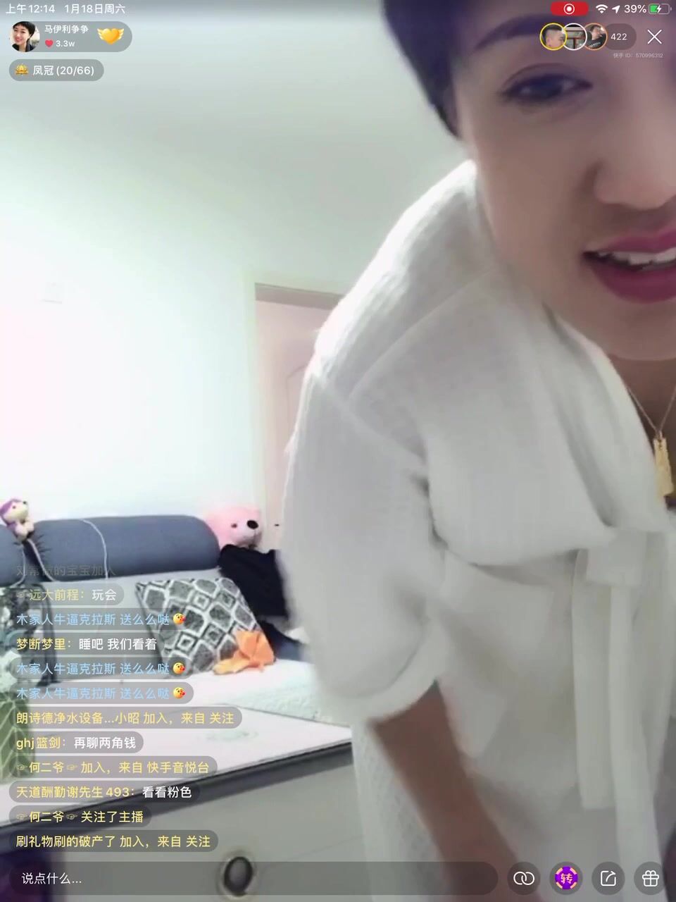 最新《瘋狂抖音》外篇之『三亞美女2』極品三亞外圍美女大秀身材 作死大尺度 摳B揉乳擠奶 (81)