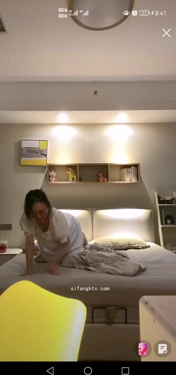 最新《瘋狂抖音》外篇之《抖音擦邊4》顏值主播各顯神通 閃現走光 刷邊瘋狂作死 扣逼漏奶 (103)