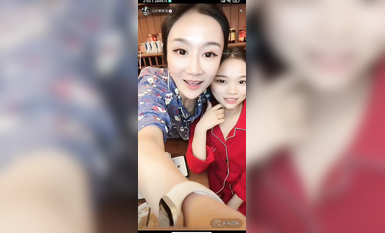 最新《瘋狂抖音》外篇之『三亞美女2』極品三亞外圍美女大秀身材 作死大尺度 摳B揉乳擠奶 (102)