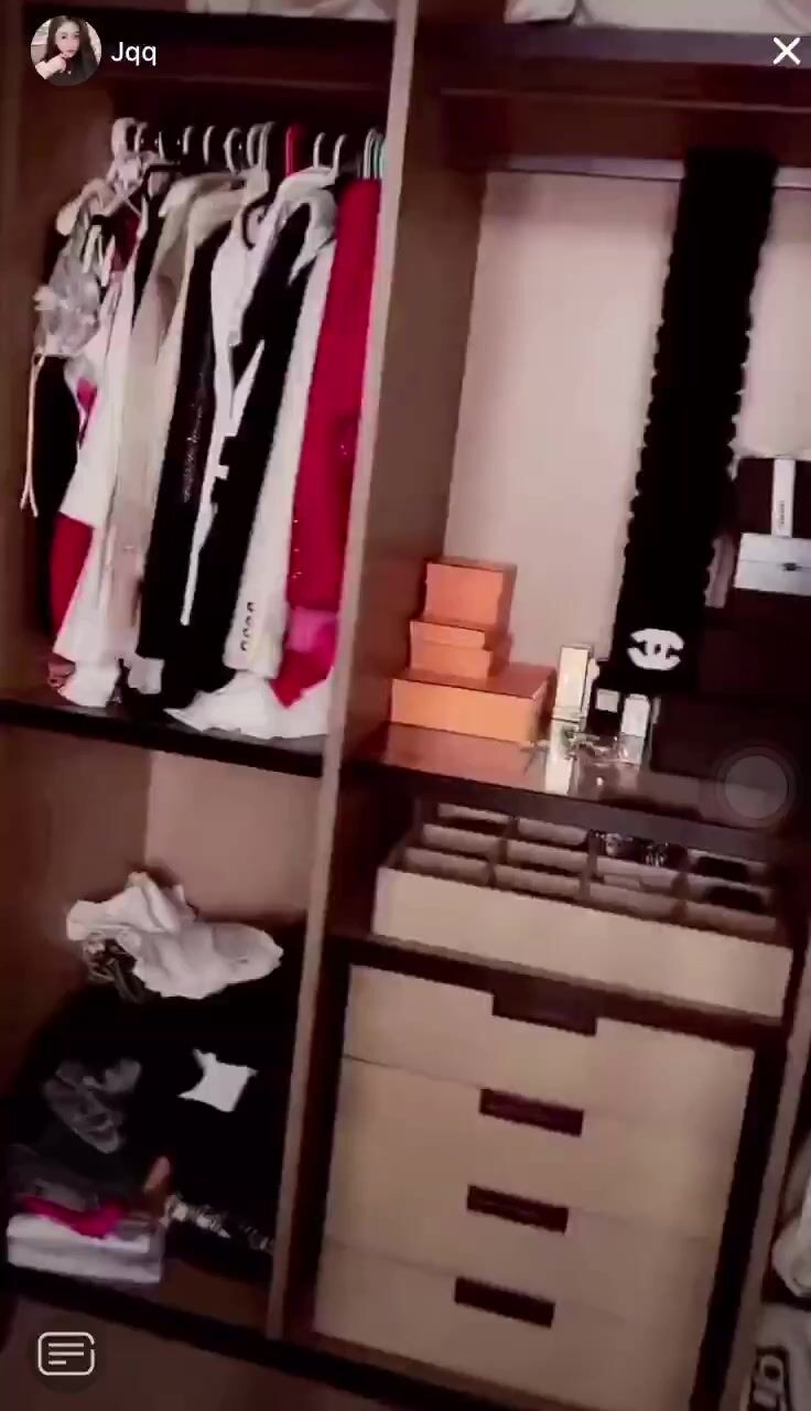 最新《瘋狂抖音》外篇之『三亞美女2』極品三亞外圍美女大秀身材 作死大尺度 摳B揉乳擠奶 (1)