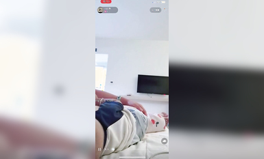 最新《瘋狂抖音》外篇之《抖音擦邊4》顏值主播各顯神通 閃現走光 刷邊瘋狂作死 扣逼漏奶 (29)