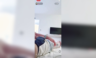 最新《瘋狂抖音》外篇之《抖音擦邊4》顏值主播各顯神通 閃現走光 刷邊瘋狂作死 扣逼漏奶 (29)