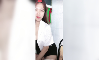 最新《瘋狂抖音》外篇之《抖音擦邊4》顏值主播各顯神通 閃現走光 刷邊瘋狂作死 扣逼漏奶 (76)