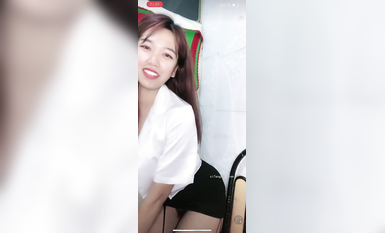 最新《瘋狂抖音》外篇之《抖音擦邊4》顏值主播各顯神通 閃現走光 刷邊瘋狂作死 扣逼漏奶 (76)