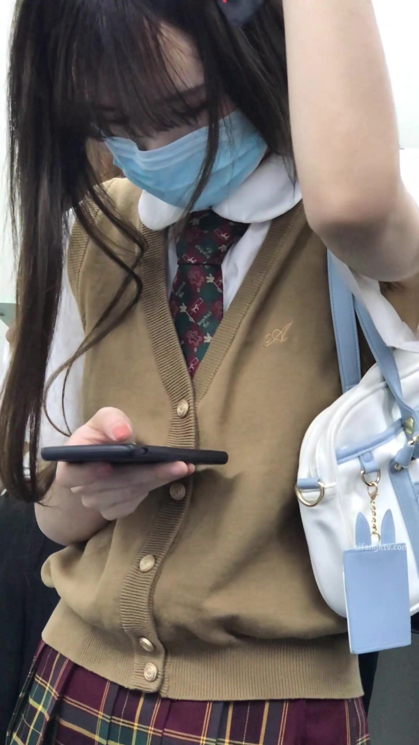 稀缺學姐專場 專業抄底靚麗制服學姐珍藏版 貼著美女屁股抄 有燈光加持畫質特好 超清4K原版 (40)
