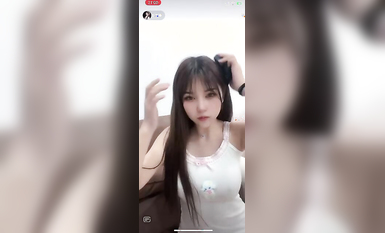 最新《瘋狂抖音》外篇之《抖音擦邊4》顏值主播各顯神通 閃現走光 刷邊瘋狂作死 扣逼漏奶 (162)