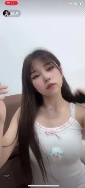 最新《瘋狂抖音》外篇之《抖音擦邊4》顏值主播各顯神通 閃現走光 刷邊瘋狂作死 扣逼漏奶 (162)