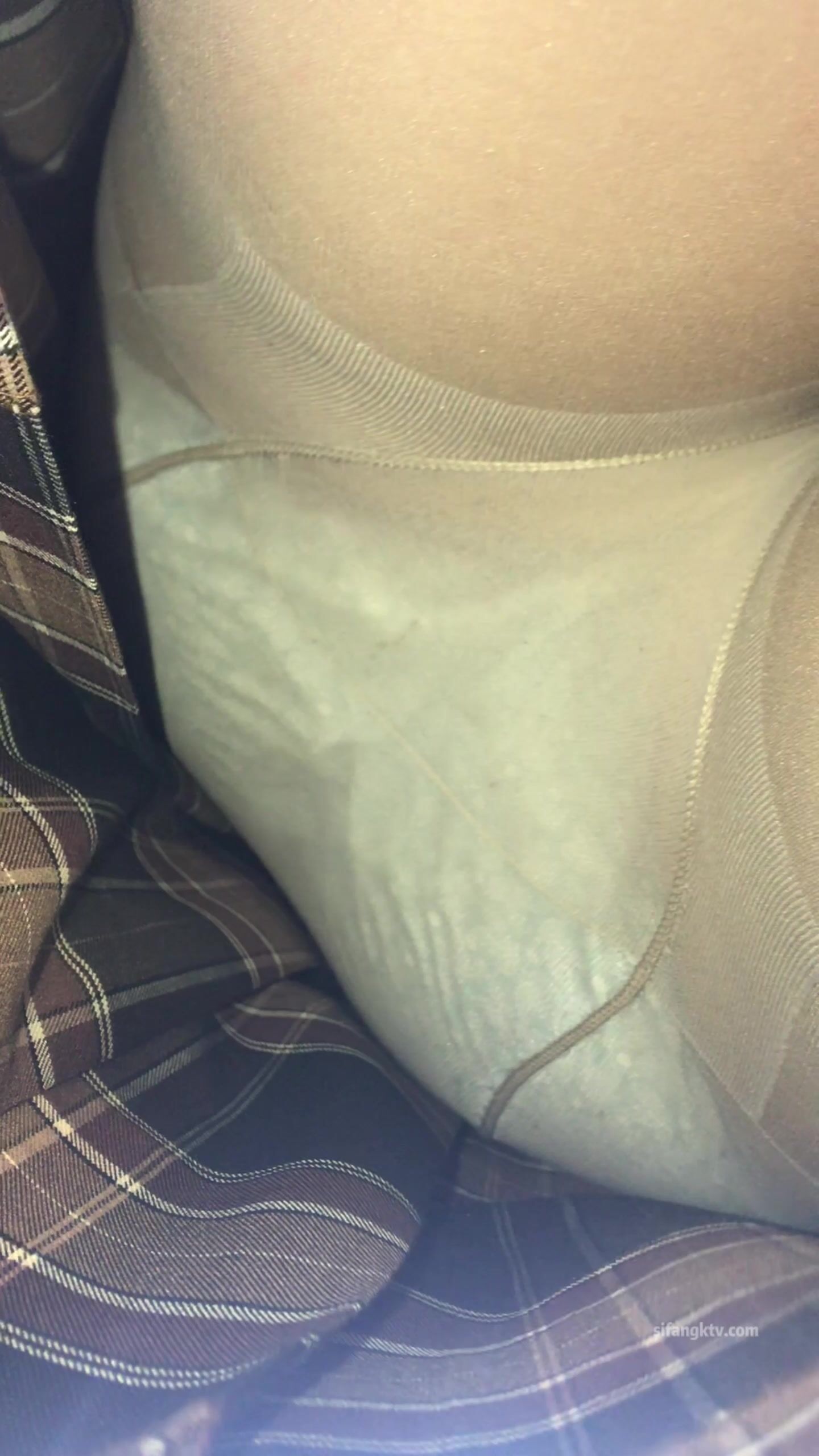 稀缺學姐專場 專業抄底靚麗制服學姐珍藏版 貼著美女屁股抄 有燈光加持畫質特好 超清4K原版 (23)