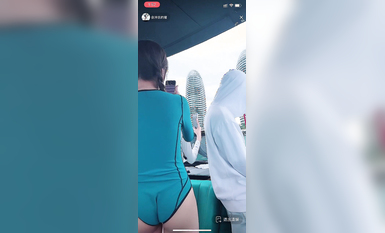 最新《瘋狂抖音》外篇之『三亞美女2』極品三亞外圍美女大秀身材 作死大尺度 摳B揉乳擠奶 (5)