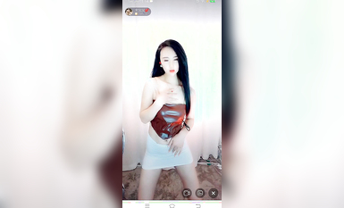 最新《瘋狂抖音》外篇之『三亞美女2』極品三亞外圍美女大秀身材 作死大尺度 摳B揉乳擠奶 (152)