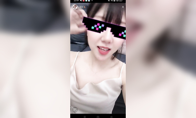 最新《瘋狂抖音》外篇之『三亞美女2』極品三亞外圍美女大秀身材 作死大尺度 摳B揉乳擠奶 (173)