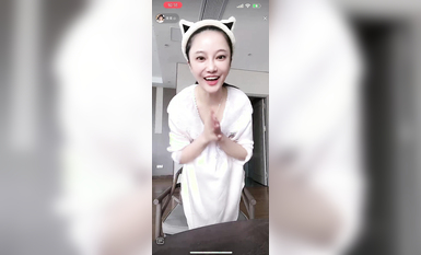 最新《瘋狂抖音》外篇之《抖音擦邊4》顏值主播各顯神通 閃現走光 刷邊瘋狂作死 扣逼漏奶 (49)