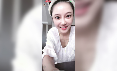 最新《瘋狂抖音》外篇之《抖音擦邊4》顏值主播各顯神通 閃現走光 刷邊瘋狂作死 扣逼漏奶 (49)