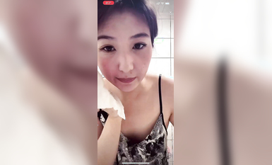 最新《瘋狂抖音》外篇之《抖音擦邊4》顏值主播各顯神通 閃現走光 刷邊瘋狂作死 扣逼漏奶 (4)