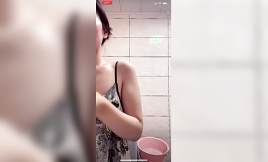 最新《瘋狂抖音》外篇之《抖音擦邊4》顏值主播各顯神通 閃現走光 刷邊瘋狂作死 扣逼漏奶 (4)