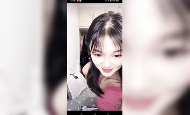 最新《瘋狂抖音》外篇之《抖音擦邊4》顏值主播各顯神通 閃現走光 刷邊瘋狂作死 扣逼漏奶 (12)