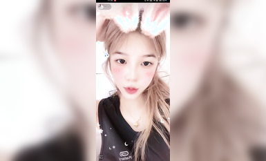 最新《瘋狂抖音》外篇之『三亞美女2』極品三亞外圍美女大秀身材 作死大尺度 摳B揉乳擠奶 (138)