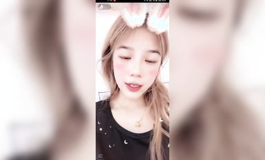 最新《瘋狂抖音》外篇之『三亞美女2』極品三亞外圍美女大秀身材 作死大尺度 摳B揉乳擠奶 (138)