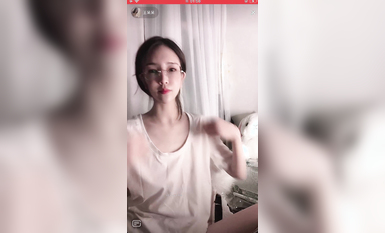 最新《瘋狂抖音》外篇之《抖音擦邊4》顏值主播各顯神通 閃現走光 刷邊瘋狂作死 扣逼漏奶 (157)