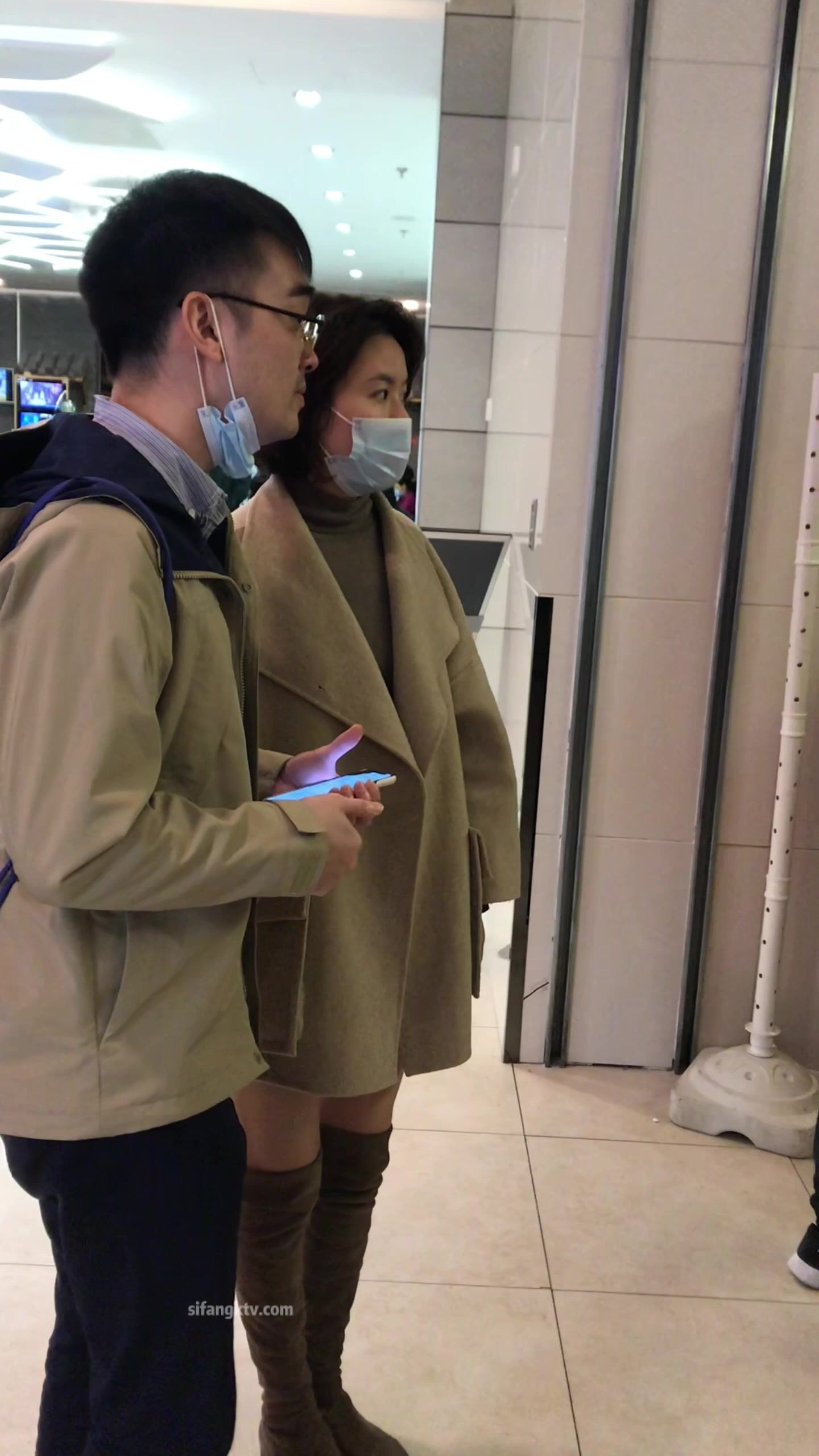 稀缺學姐專場 專業抄底靚麗制服學姐珍藏版 貼著美女屁股抄 有燈光加持畫質特好 超清4K原版 (31)