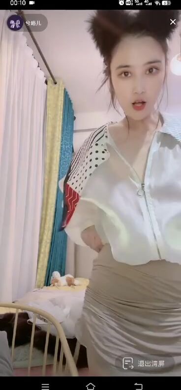 最新《瘋狂抖音》外篇之『三亞美女2』極品三亞外圍美女大秀身材 作死大尺度 摳B揉乳擠奶 (49)