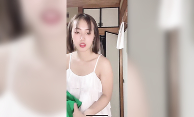 最新《瘋狂抖音》外篇之《抖音擦邊4》顏值主播各顯神通 閃現走光 刷邊瘋狂作死 扣逼漏奶 (291)