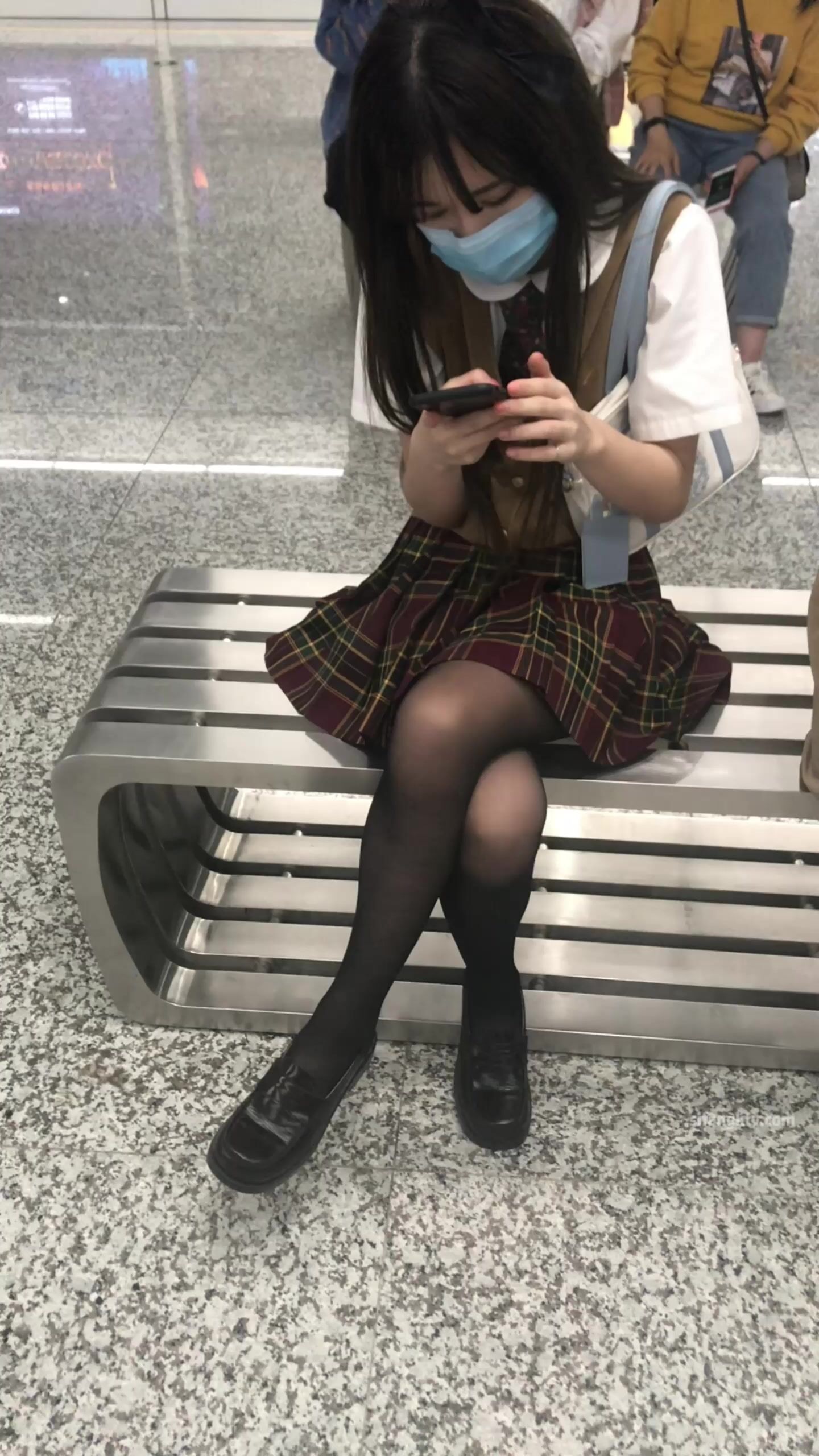 稀缺學姐專場 專業抄底靚麗制服學姐珍藏版 貼著美女屁股抄 有燈光加持畫質特好 超清4K原版 (38)