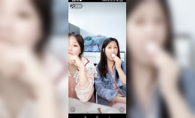 最新《瘋狂抖音》外篇之『三亞美女2』極品三亞外圍美女大秀身材 作死大尺度 摳B揉乳擠奶 (53)