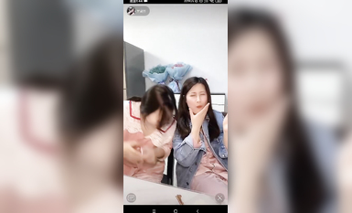 最新《瘋狂抖音》外篇之『三亞美女2』極品三亞外圍美女大秀身材 作死大尺度 摳B揉乳擠奶 (53)