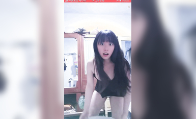 最新《瘋狂抖音》外篇之《抖音擦邊4》顏值主播各顯神通 閃現走光 刷邊瘋狂作死 扣逼漏奶 (279)