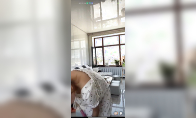 最新《瘋狂抖音》外篇之《抖音擦邊4》顏值主播各顯神通 閃現走光 刷邊瘋狂作死 扣逼漏奶 (79)