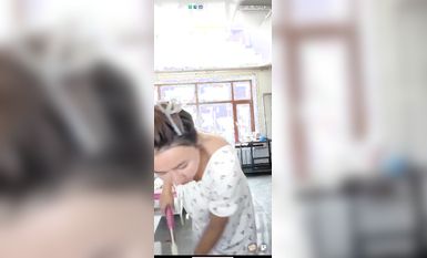 最新《瘋狂抖音》外篇之《抖音擦邊4》顏值主播各顯神通 閃現走光 刷邊瘋狂作死 扣逼漏奶 (79)