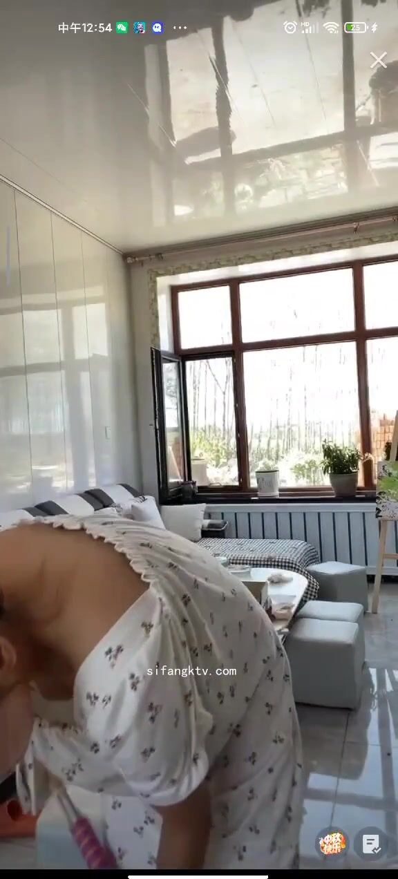 最新《瘋狂抖音》外篇之《抖音擦邊4》顏值主播各顯神通 閃現走光 刷邊瘋狂作死 扣逼漏奶 (79)