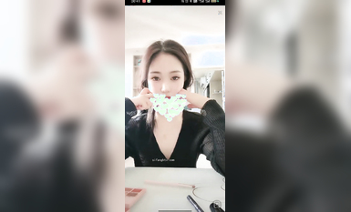 最新《瘋狂抖音》外篇之《抖音擦邊4》顏值主播各顯神通 閃現走光 刷邊瘋狂作死 扣逼漏奶 (124)