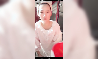 最新《瘋狂抖音》外篇之『三亞美女2』極品三亞外圍美女大秀身材 作死大尺度 摳B揉乳擠奶 (26)