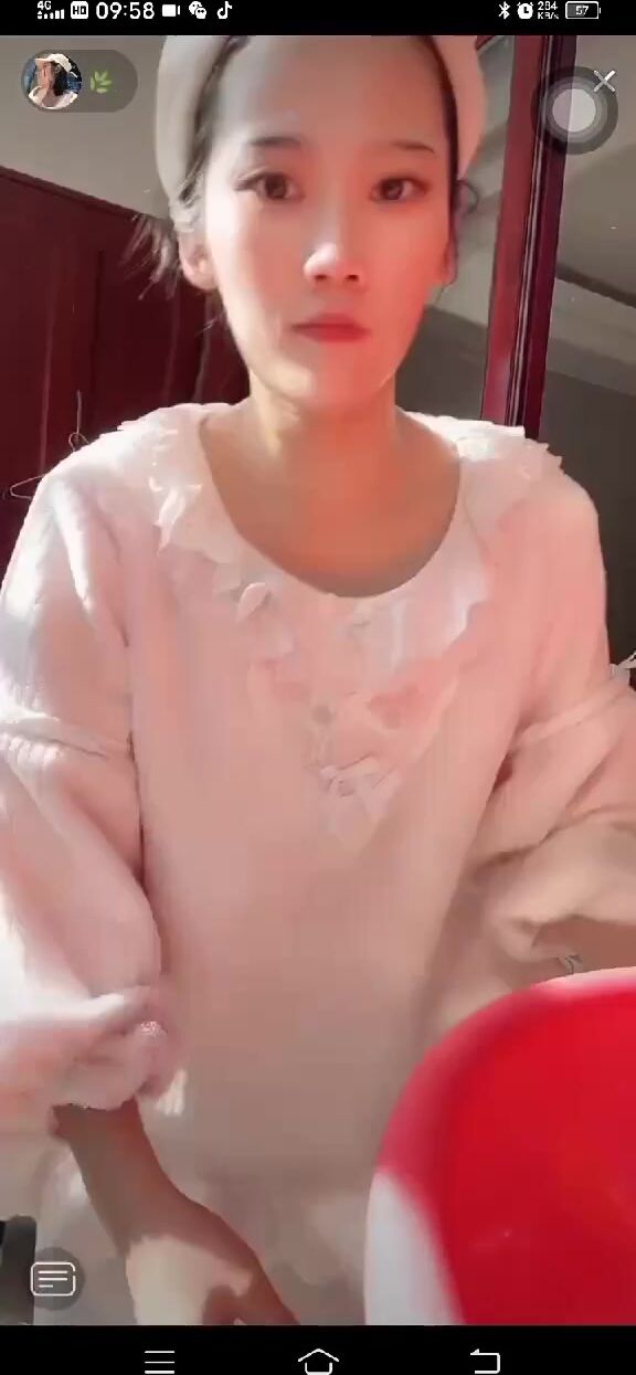 最新《瘋狂抖音》外篇之『三亞美女2』極品三亞外圍美女大秀身材 作死大尺度 摳B揉乳擠奶 (26)