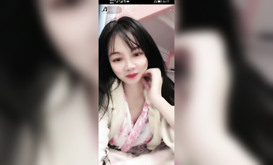 最新《瘋狂抖音》外篇之『三亞美女2』極品三亞外圍美女大秀身材 作死大尺度 摳B揉乳擠奶 (63)