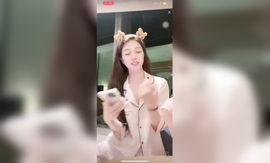 最新《瘋狂抖音》外篇之《抖音擦邊4》顏值主播各顯神通 閃現走光 刷邊瘋狂作死 扣逼漏奶 (19)